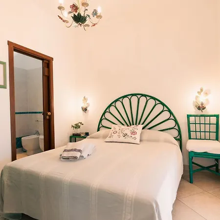 A Pochi Passi A Piedi Dalla Pelosa Stintino