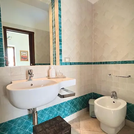 A Pochi Passi A Piedi Dalla Pelosa