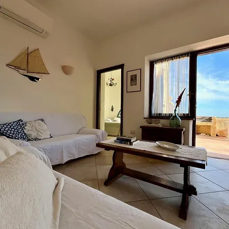 A Pochi Passi A Piedi Dalla Pelosa Stintino